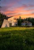 Земельный участок площадь 7 583 +/- 30 кв. м со зданием 738,4 кв. м: Ярославская область, Некоузский район, п. Борок